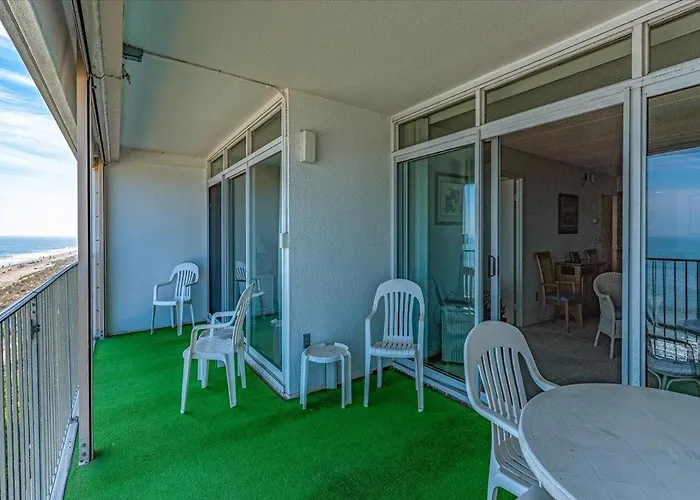 Hébergement de vacances Towers-2 Bedroom Direct Ocean Front With Heated Indoor Pool! *