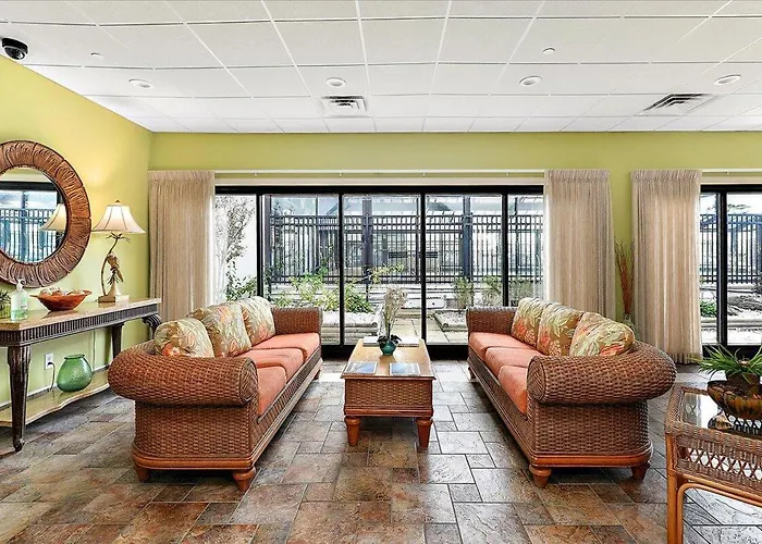 Hébergement de vacances Towers-2 Bedroom Direct Ocean Front With Heated Indoor Pool! *